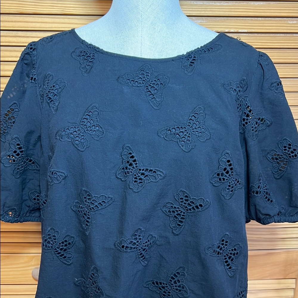 Eyelet top